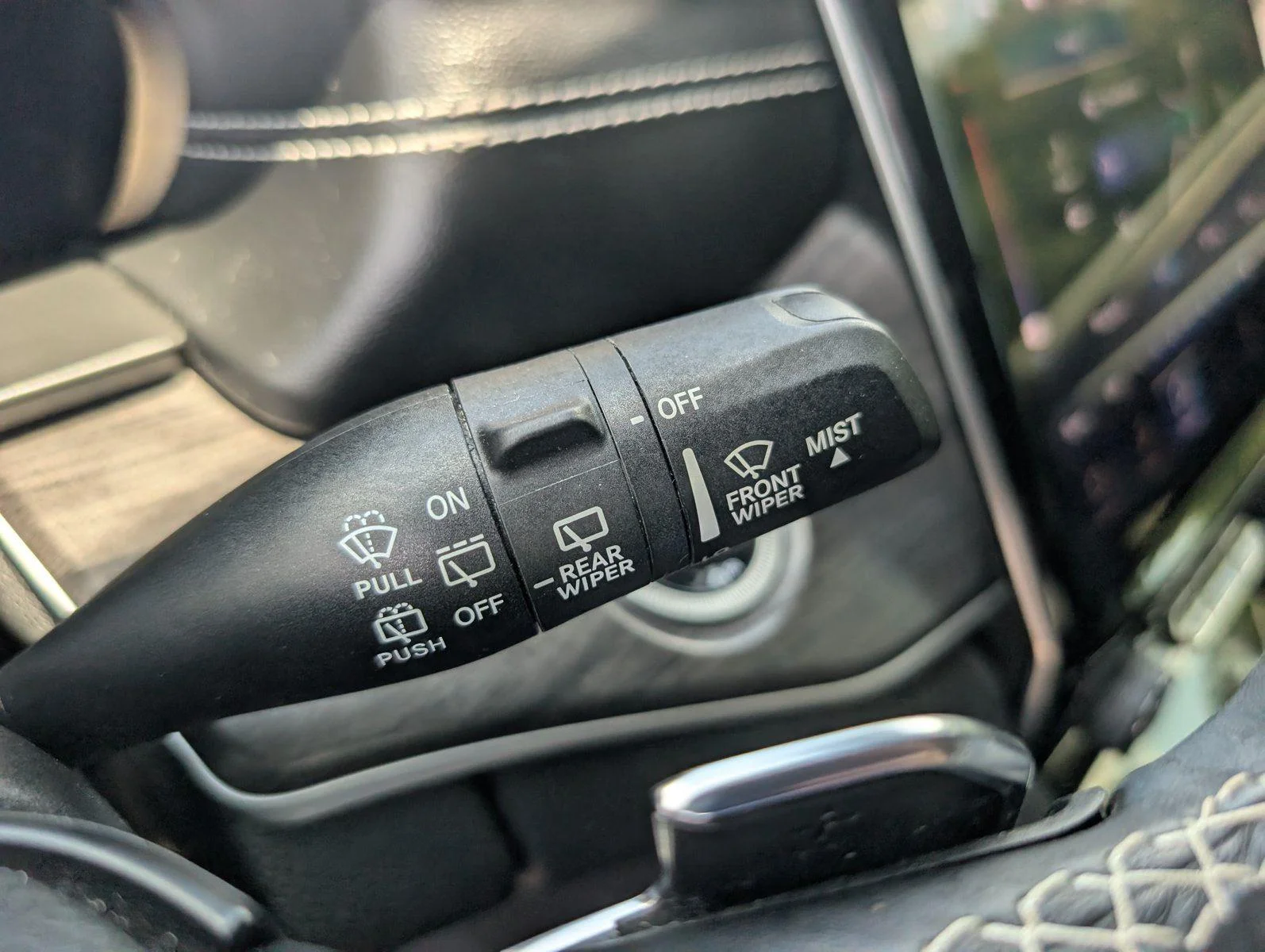 Used 2022 Rocky Mountain Pearlcoat Jeep Limited image 28