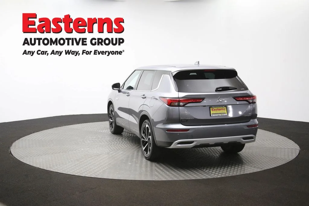 Used 2023 Silver Mitsubishi SE image 66