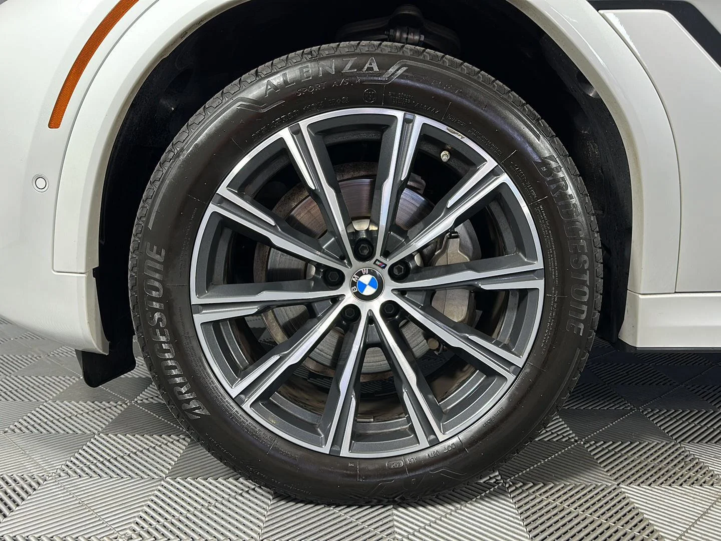 Used 2022 Mineral White Metallic BMW xDrive40i image 10