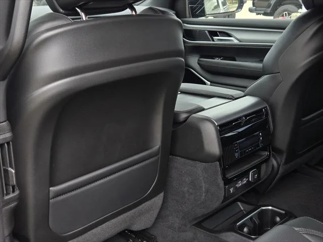 New 2026 Silver-Zynith Exterior Paint Jeep Limited Reserve image 21