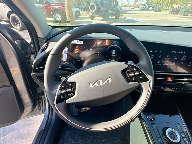 New 2026 Steel Gray Kia WIND image 11