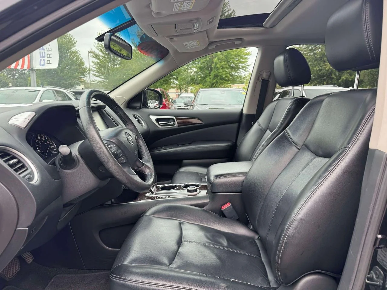 Used 2016 Magnetic Black Metallic Nissan SL image 16