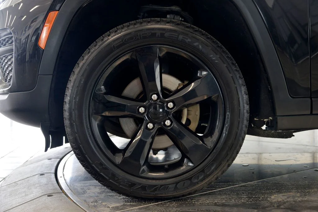 Used 2023 Black Jeep Altitude X image 10