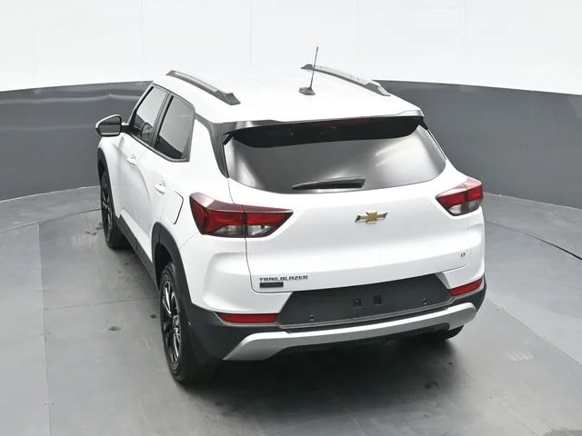 Used 2022 White Chevrolet LT image 10