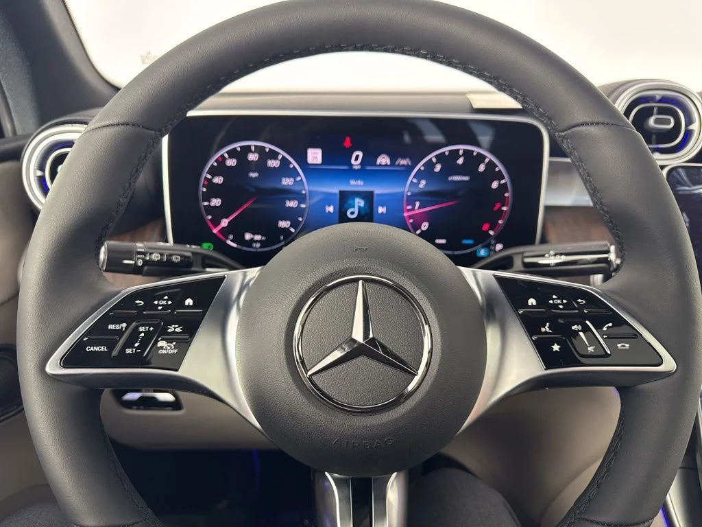 New 2026 White Mercedes-Benz GLC 300 image 37