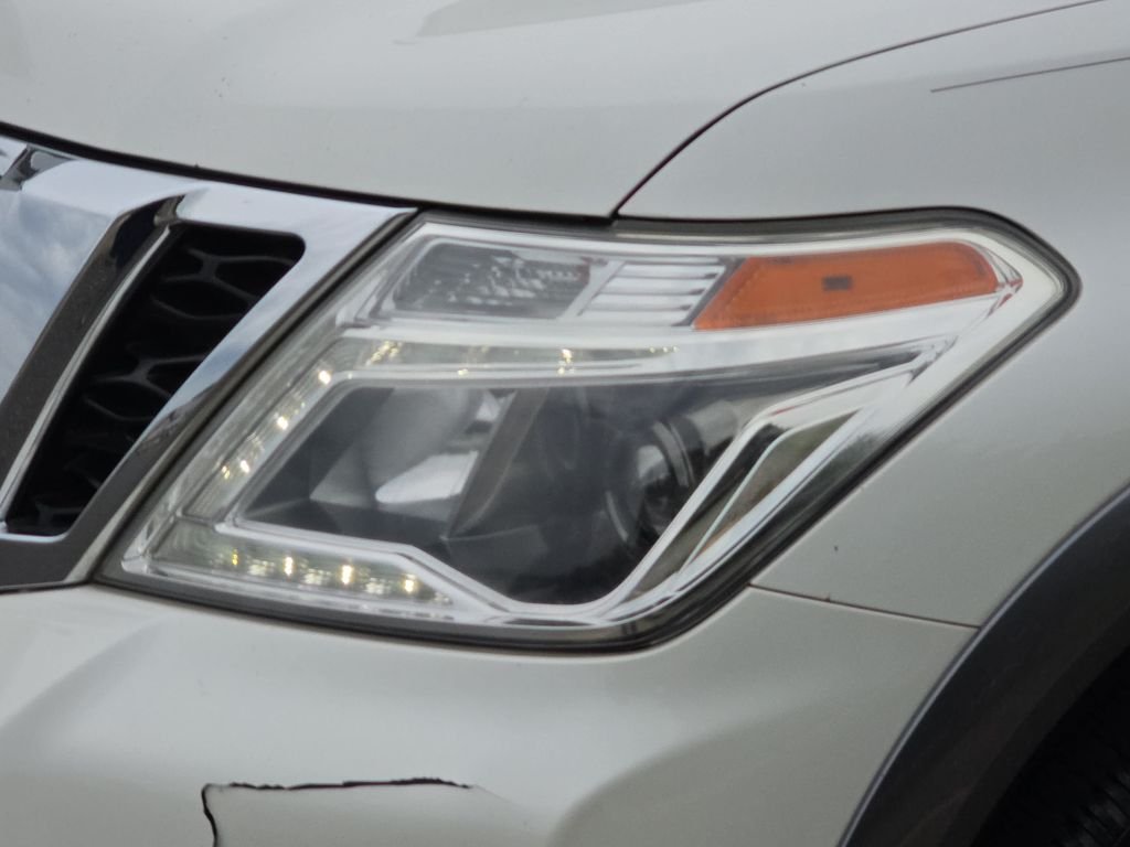 Used 2017 White Nissan Platinum image 31