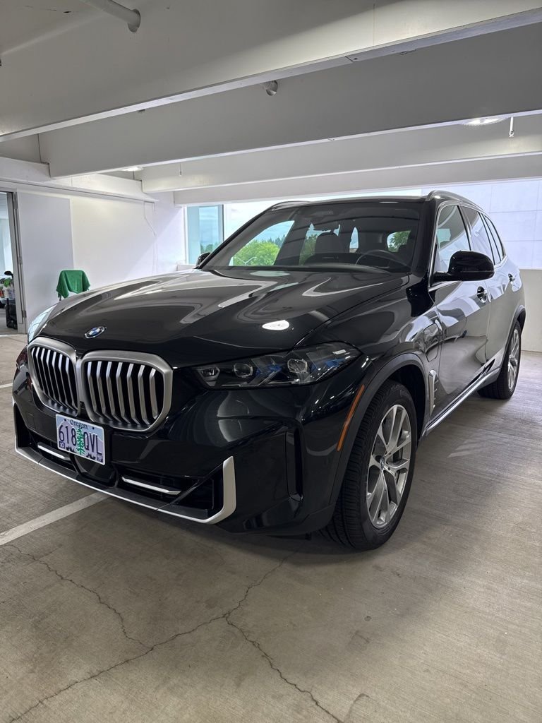 2025 BMW X5 xDrive50e's photo