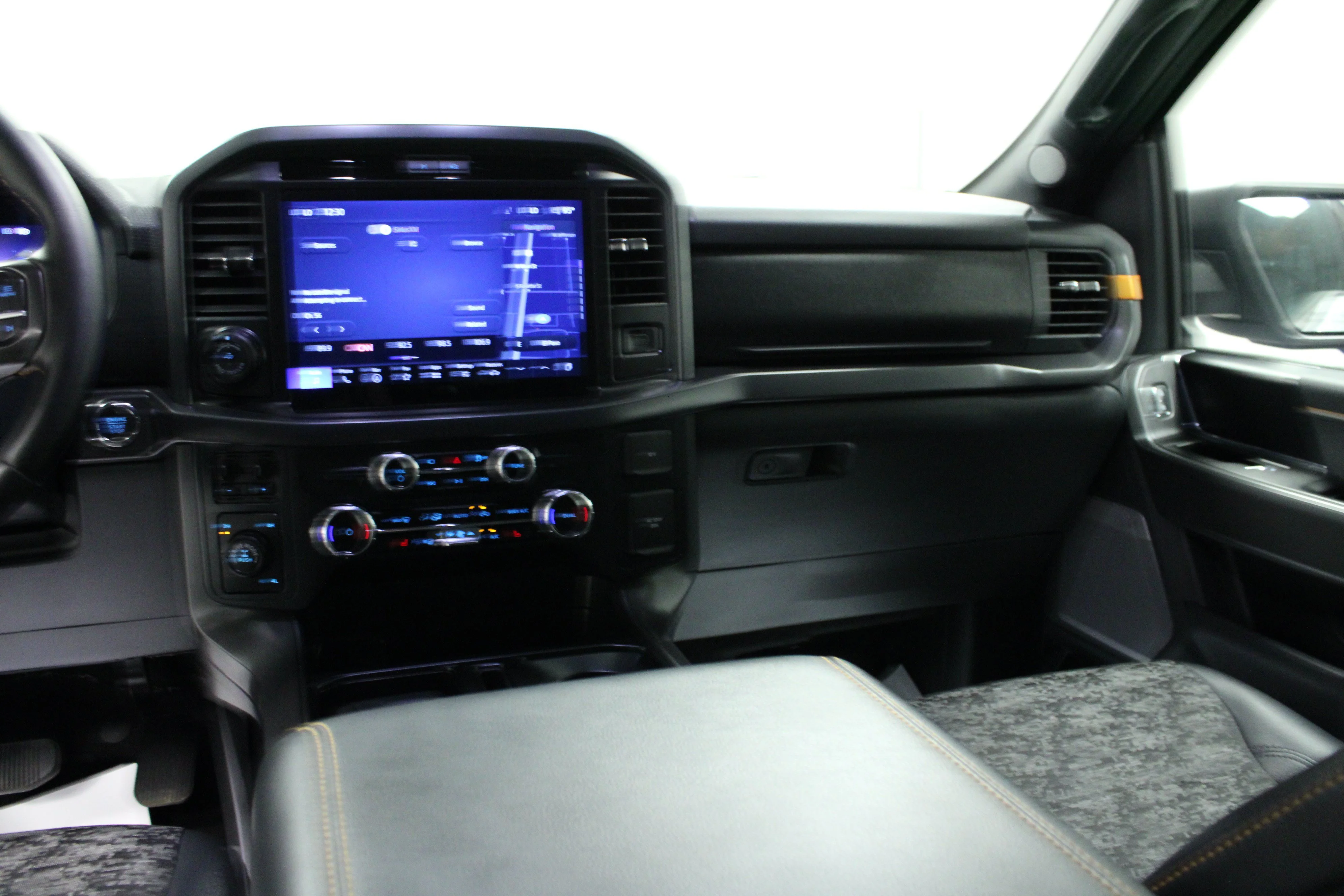 Used 2025 Oxford White Ford Tremor image 19