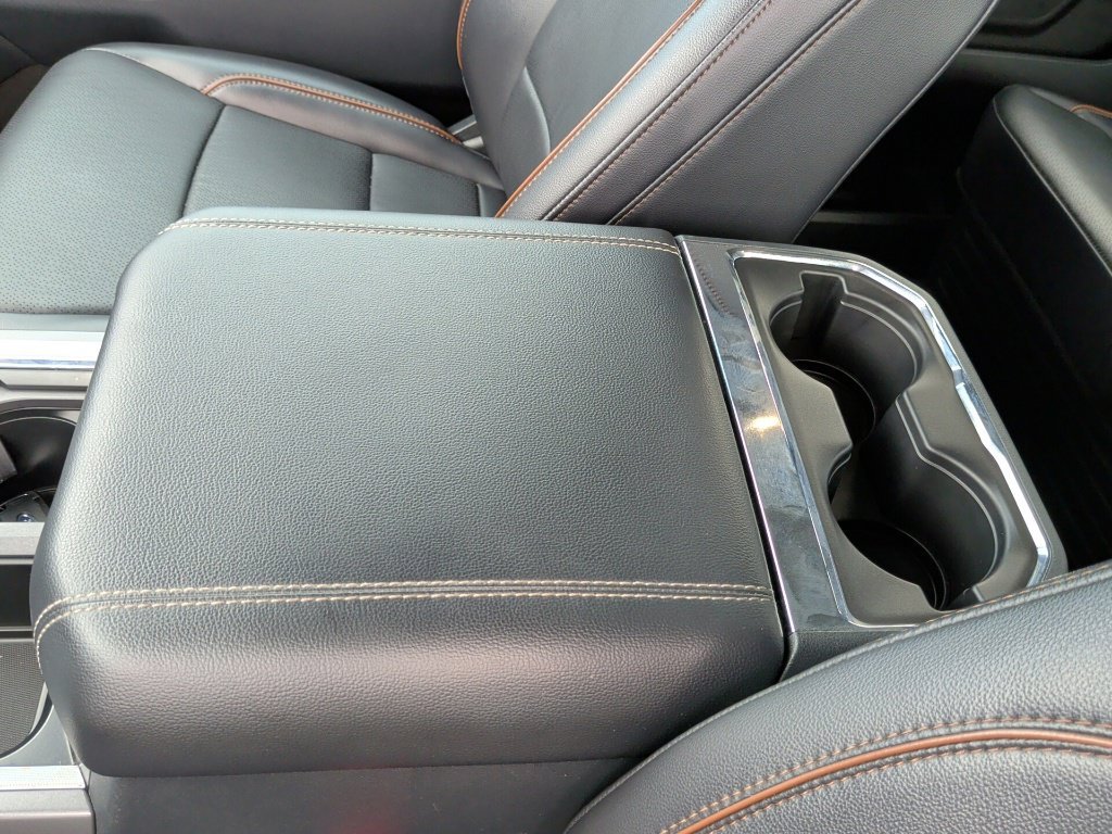 Used 2025 Agate Black Metallic Ford Lariat image 34