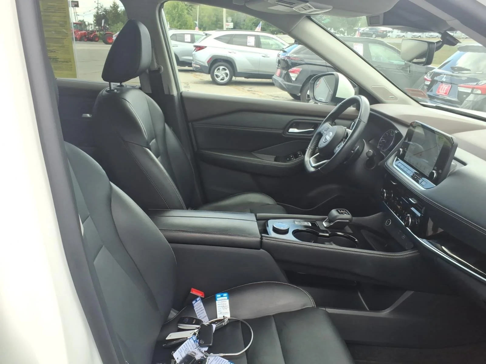 Used 2023 Pearl White Nissan SL image 15