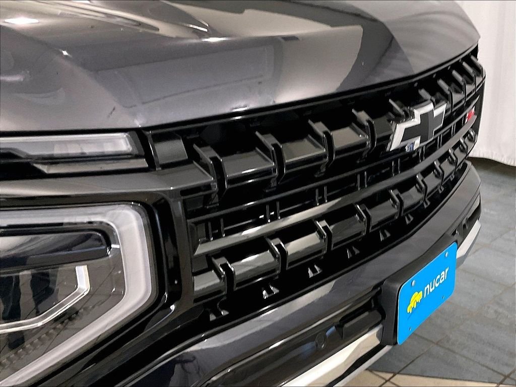Used 2025 Gray Chevrolet Z71 image 31