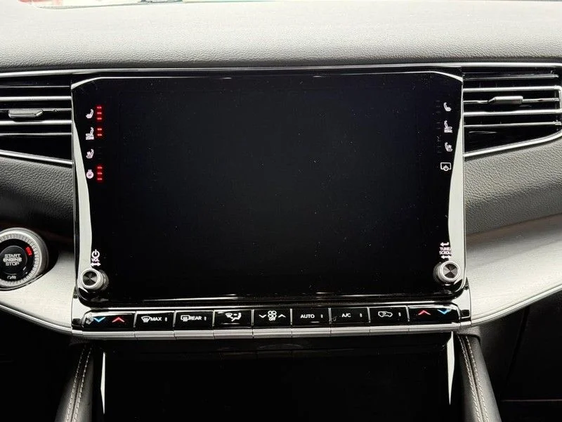 New 2026 Silver-Zynith Exterior Paint Jeep Limited Altitude image 10
