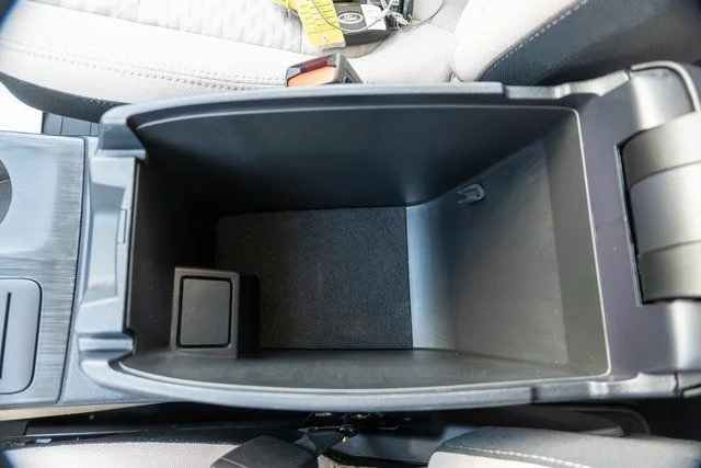 Used 2022 Blue Ford SE image 29