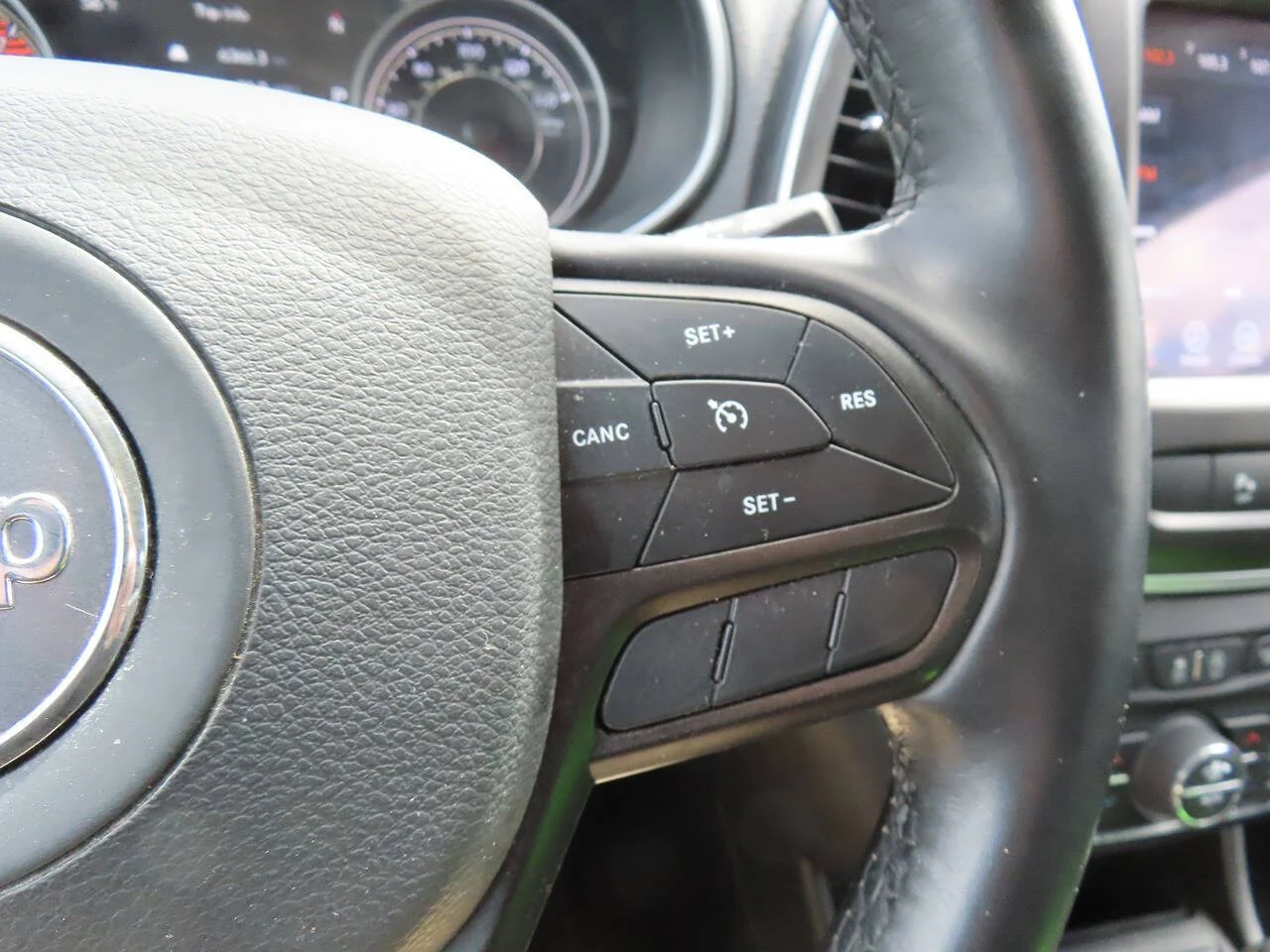 Used 2021 Light Brownstone Pearl Coat Jeep Trailhawk 4x4 4dr SUV image 15