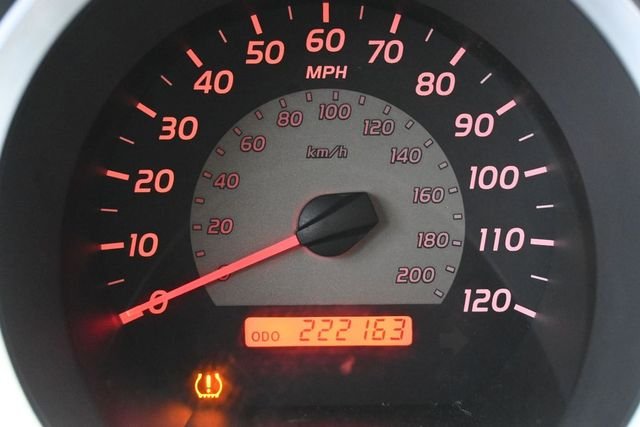 Used 2008 White Toyota Base image 25