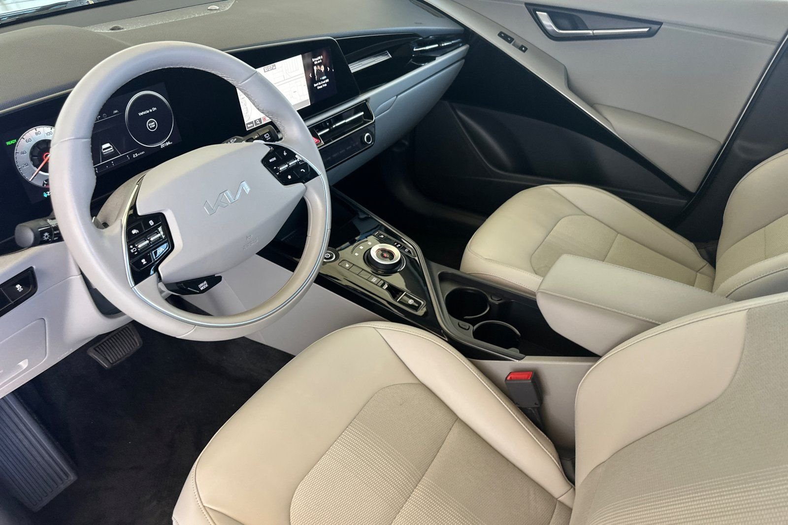 Used 2023 White Kia Wind image 10