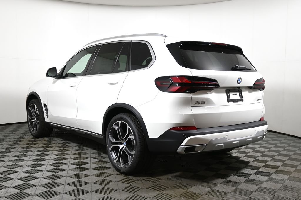 New 2026 Alpine White BMW xDrive40i image 5