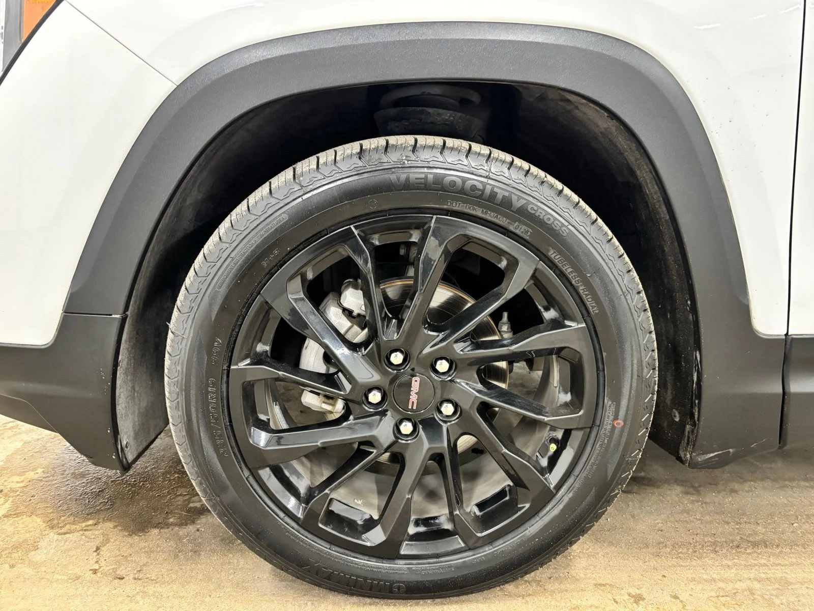 Used 2024 White GMC SLE image 9