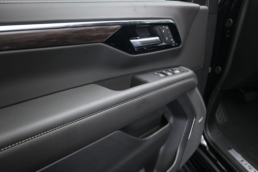 2026 Chevrolet Suburban Premier - Photo 11