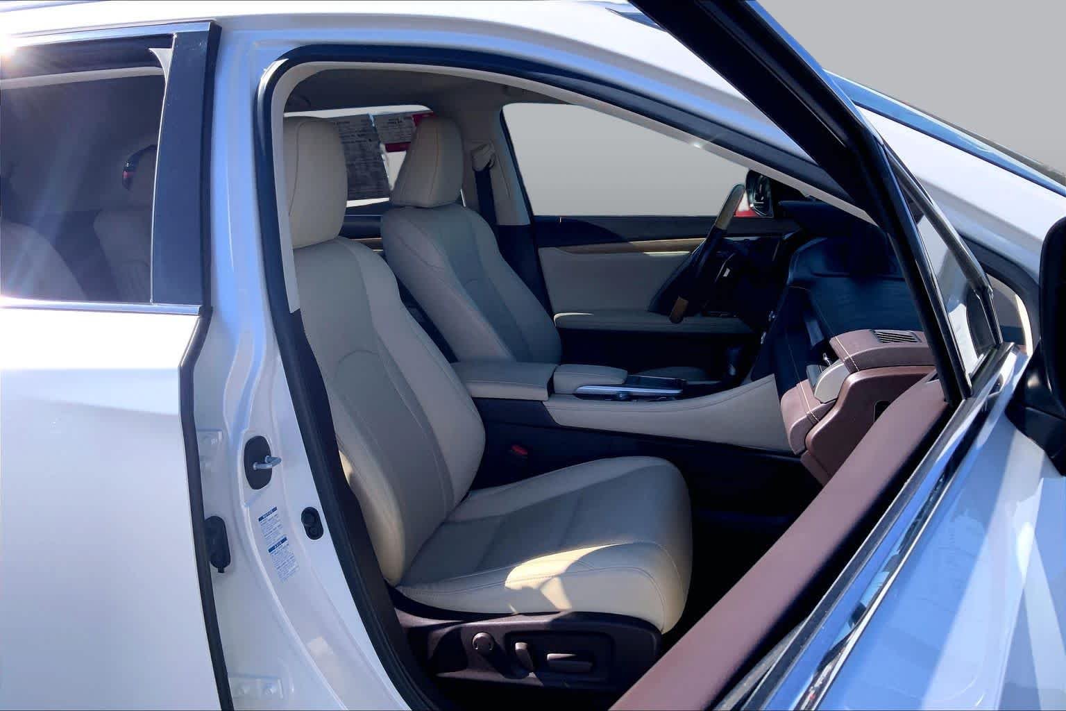 Used 2020 Eminent White Pearl Lexus  image 9