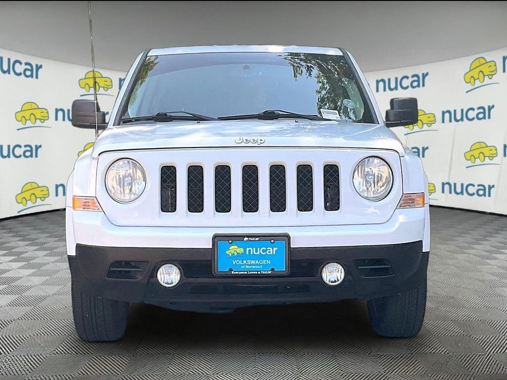 Used 2014 White Jeep Latitude image 2