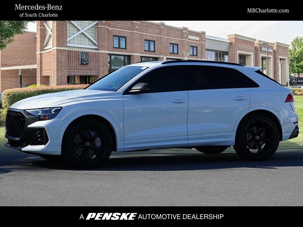 2025 Audi RS Q8 -'s photo