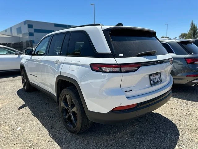 Used 2023 White Jeep Altitude X image 4