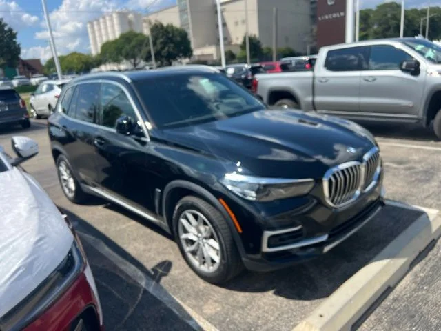 Used 2023 Black BMW xDrive40i image 2