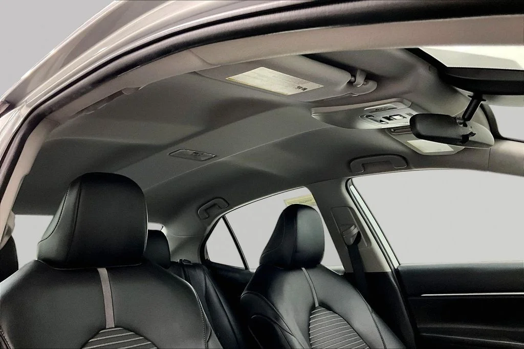 Used 2020 Silver Toyota SE image 27