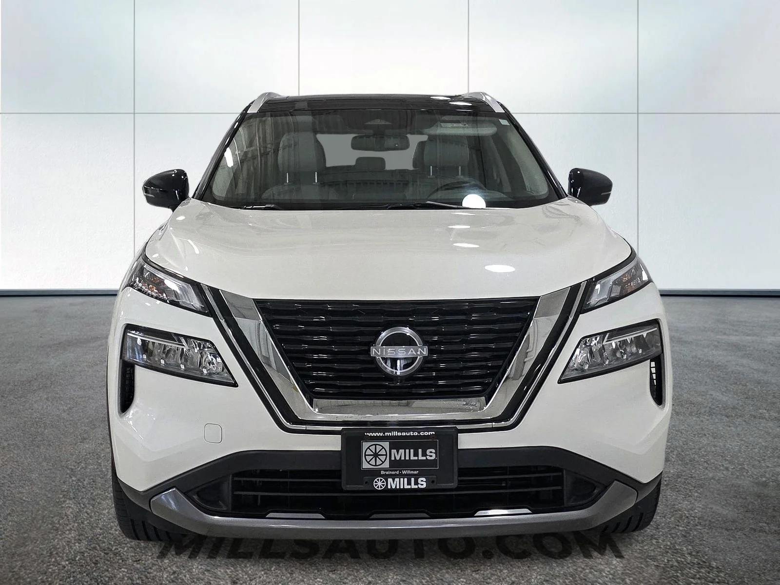 Used 2023 White Nissan SL image 12