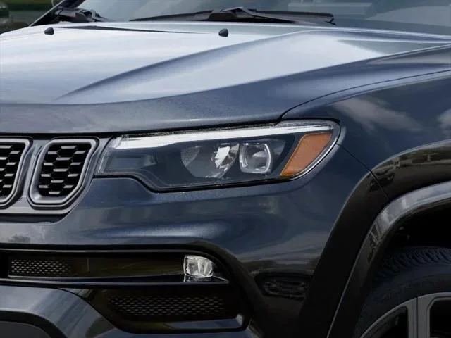 New 2025 Diamond Black Crystal Pearl-Coat Exterior Paint Jeep Limited image 30