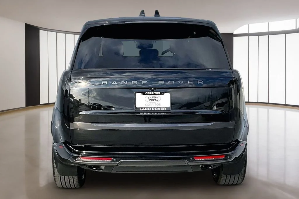 New 2026 Santorini Black LAND ROVER SE image 4