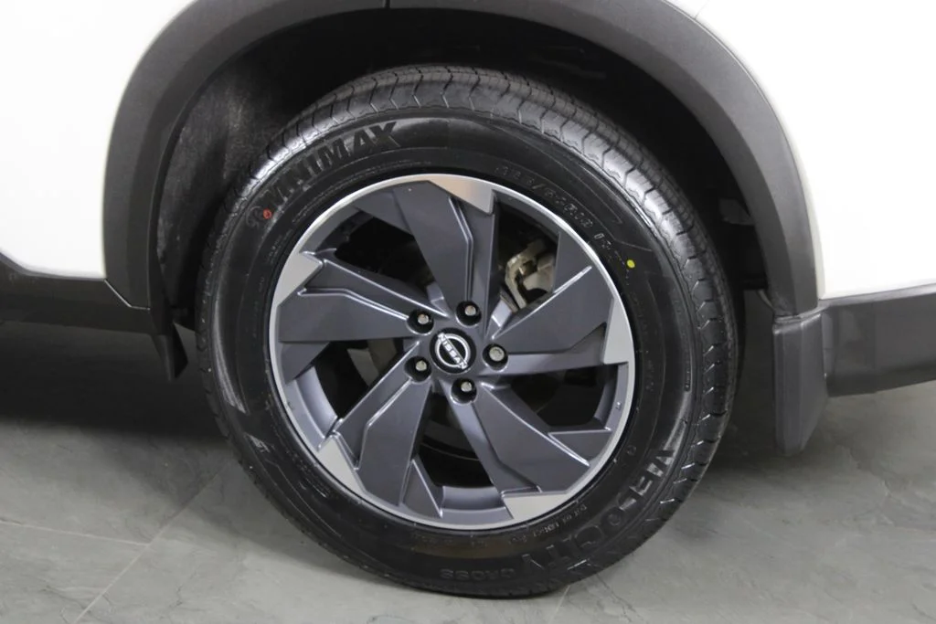 2024 Nissan Rogue SV - Photo 15