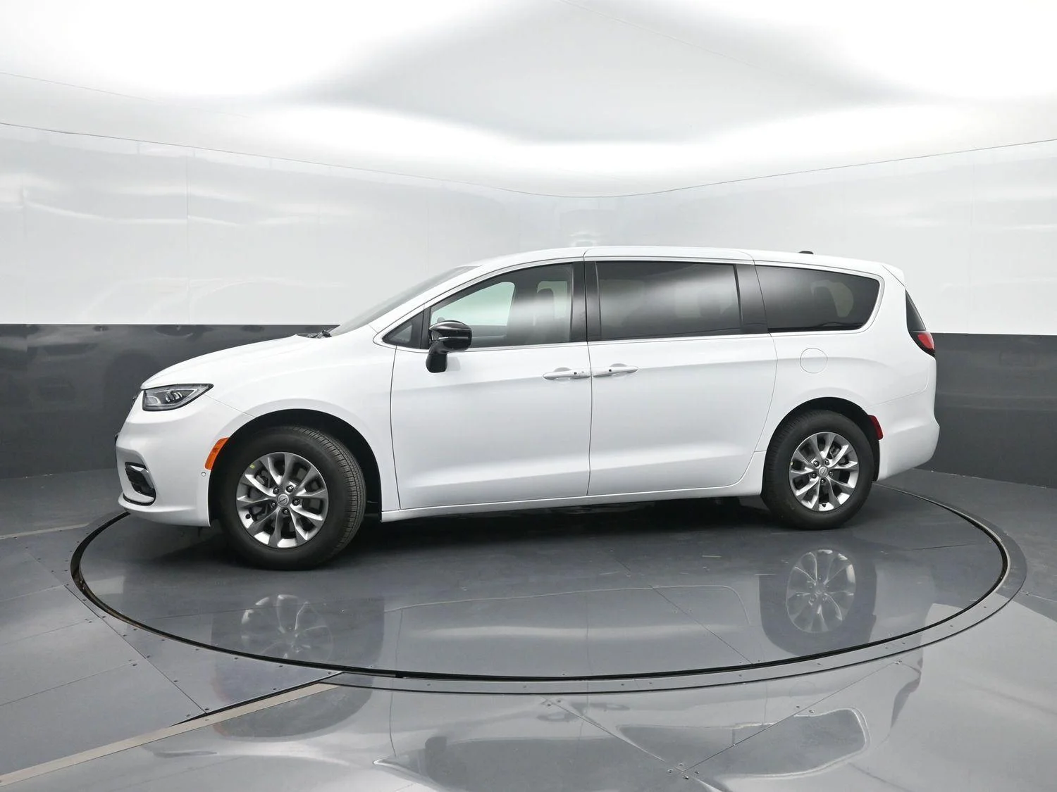2026 Chrysler Pacifica Select - Photo 43