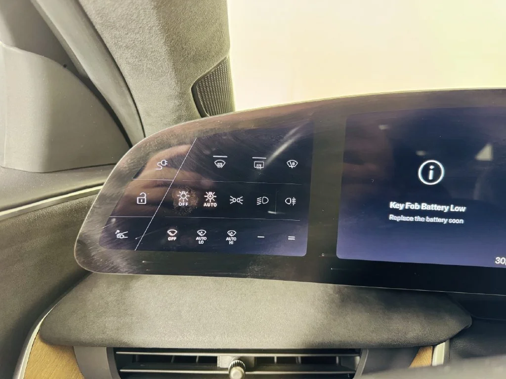 Used 2022 Black Lucid Grand Touring image 9