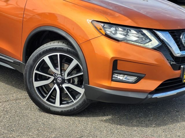 Used 2020 Orange Nissan SL image 9