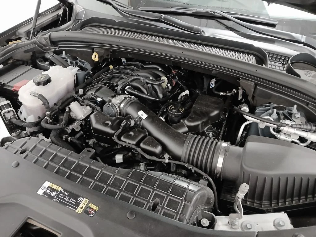 Used 2025 Black Jeep Laredo image 34