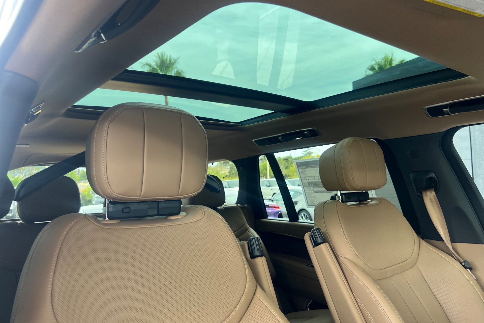 New 2026 Eiger Grey Land Rover SE image 19