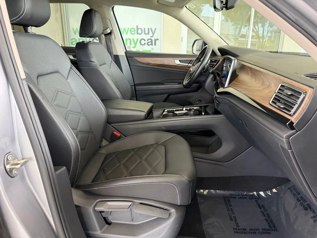 Used 2025 Gray Volkswagen 2.0T SE w/Technology image 21