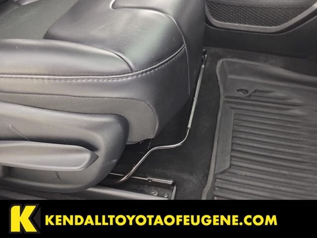 Used 2019 White Jeep Latitude Plus image 31