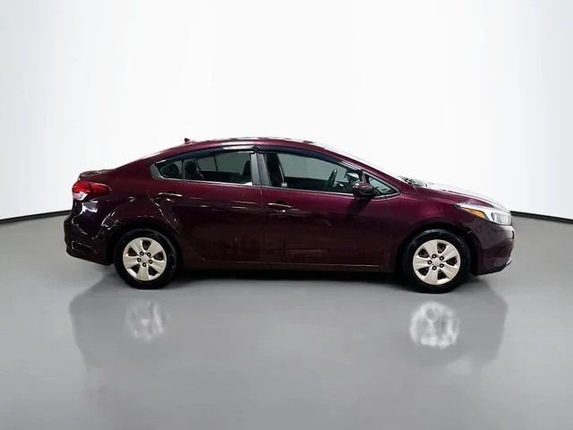 Used 2018  Kia LX image 5