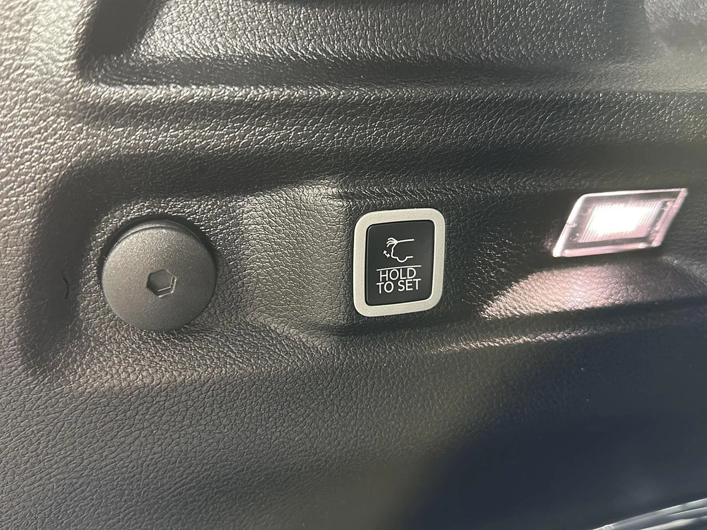 Used 2021 Diamond Black Crystal Pearlcoat Jeep Limited image 30