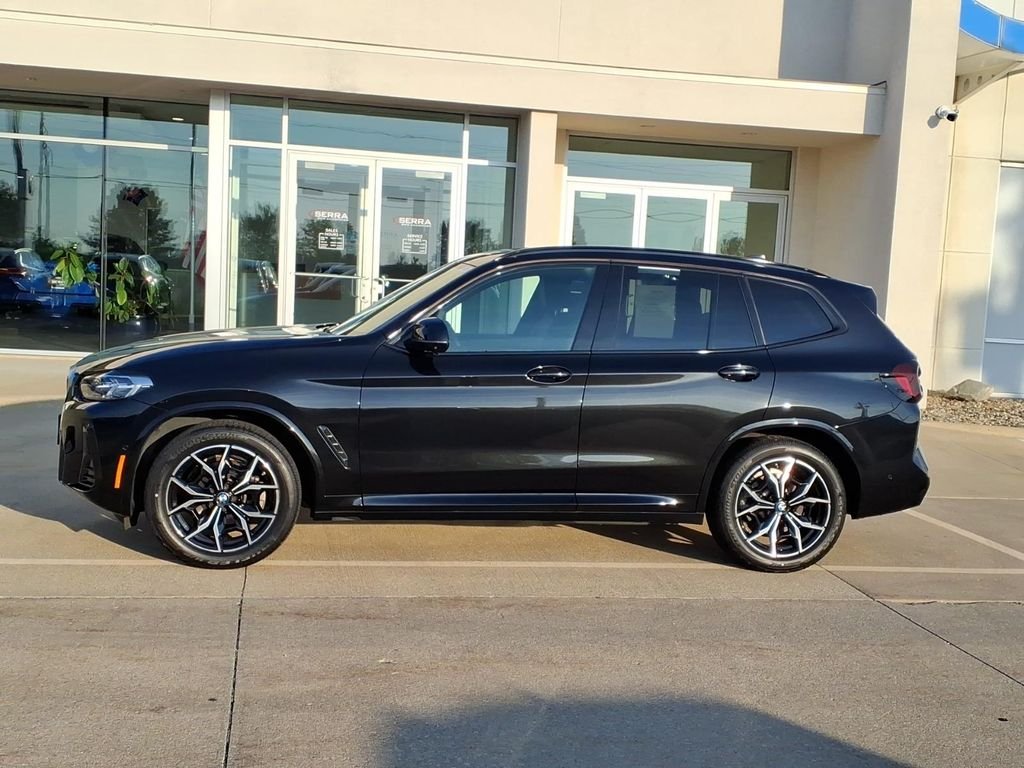 Used 2024 Black Sapphire Metallic BMW xDrive30i image 2