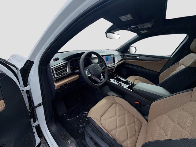 New 2026 Opal White Pearl Volkswagen 2.0T SE W/TECHNOLOGY image 9