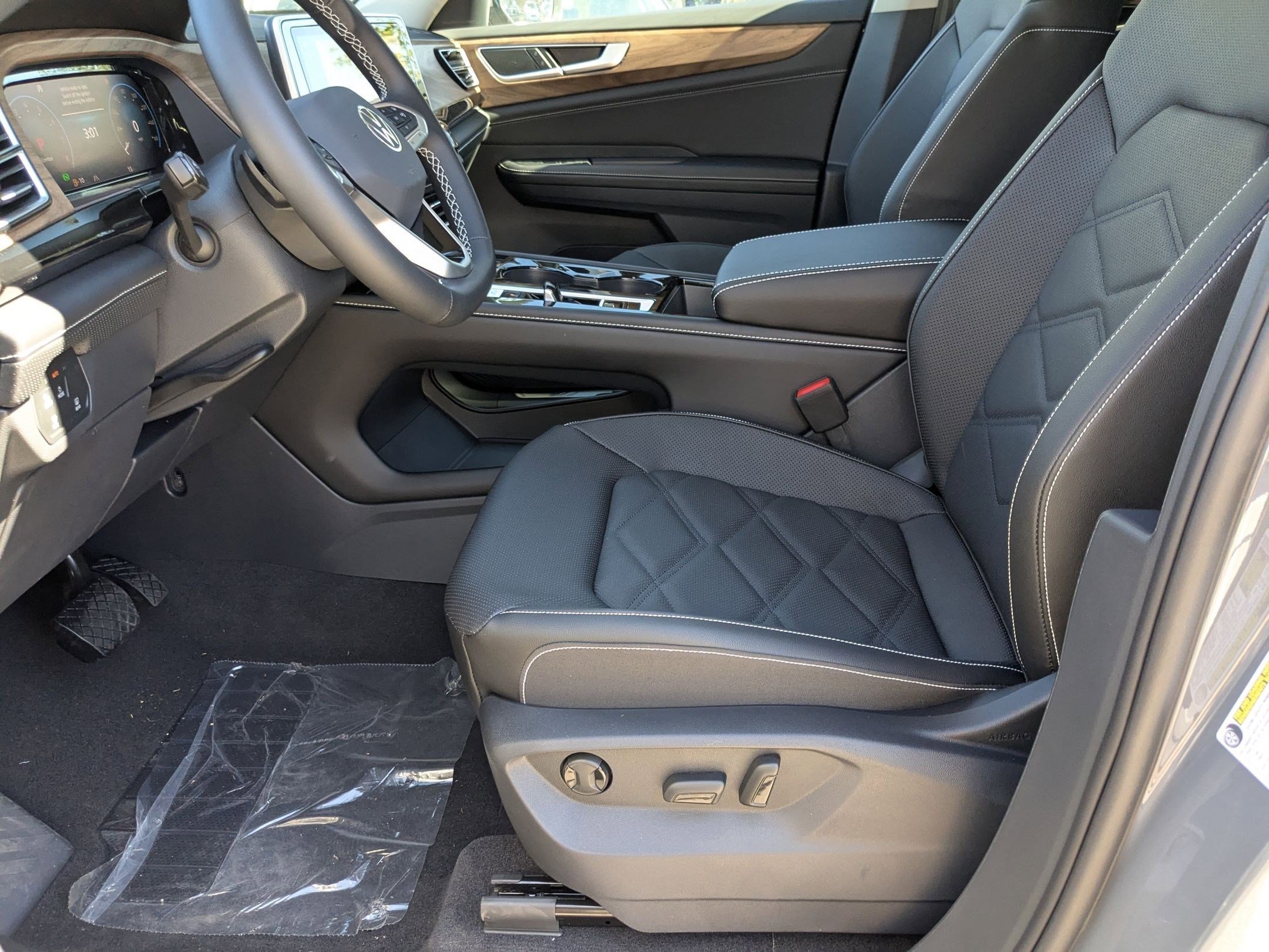 New 2026 Pure Gray Volkswagen 2.0T SE w/Technology image 5
