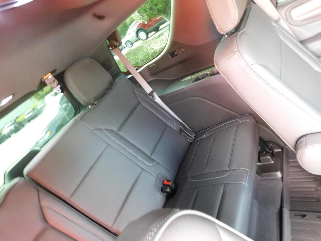 Used 2021 White GMC 4WD 4dr Denali image 17