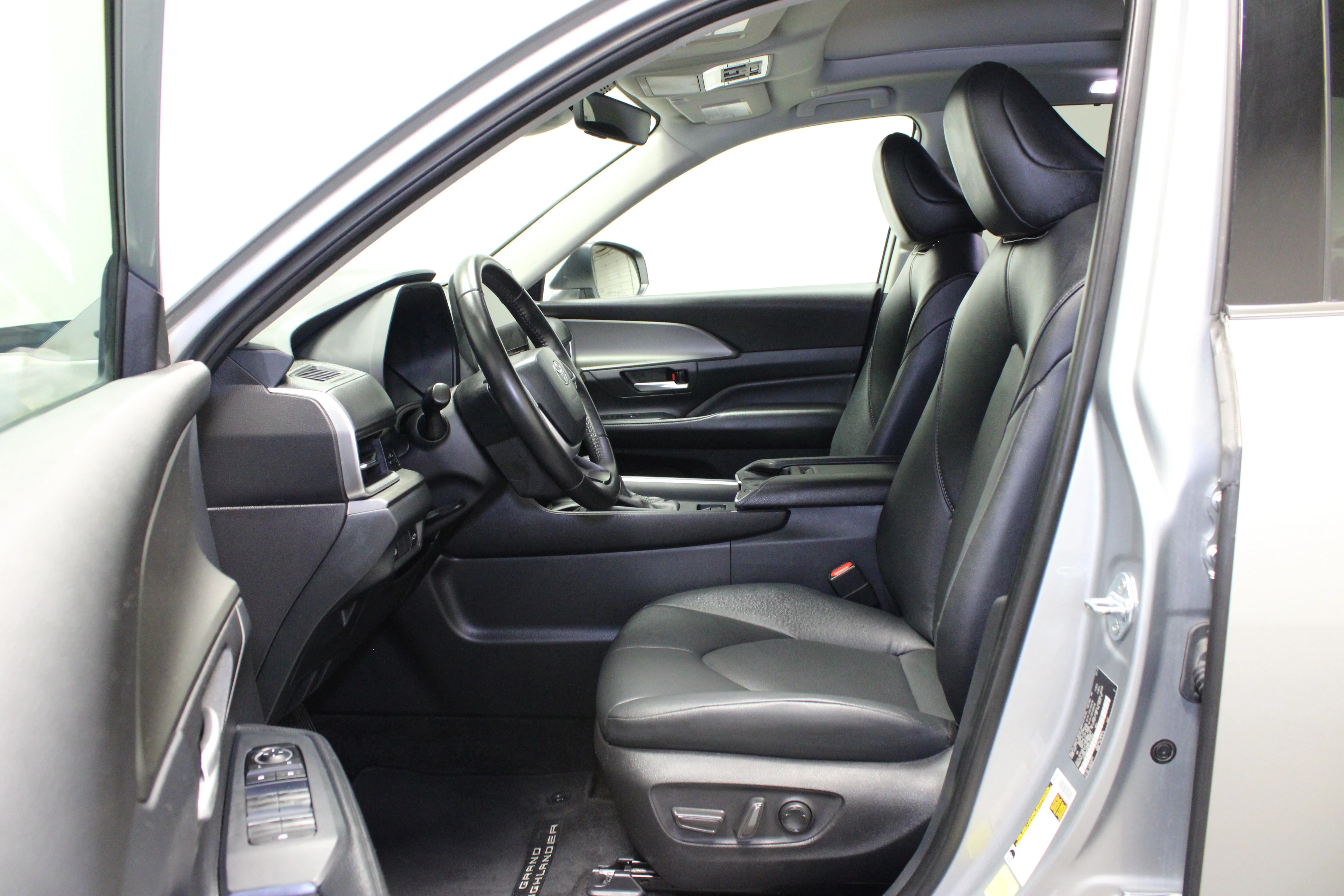 Used 2025 Celestial Silver Metallic Toyota XLE image 19