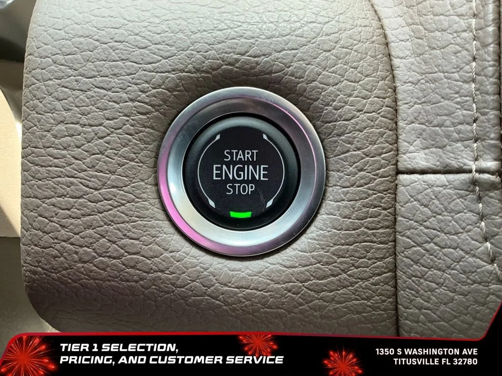 Used 2024 White Frost Tricoat GMC Denali image 32
