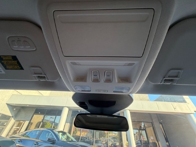 Used 2025 Silver Ford Platinum image 33