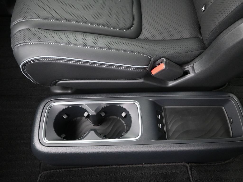 New 2026 RADIANT WHITE INFINITI Luxe 2WD image 18